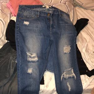 Boyfriend jeans with rips